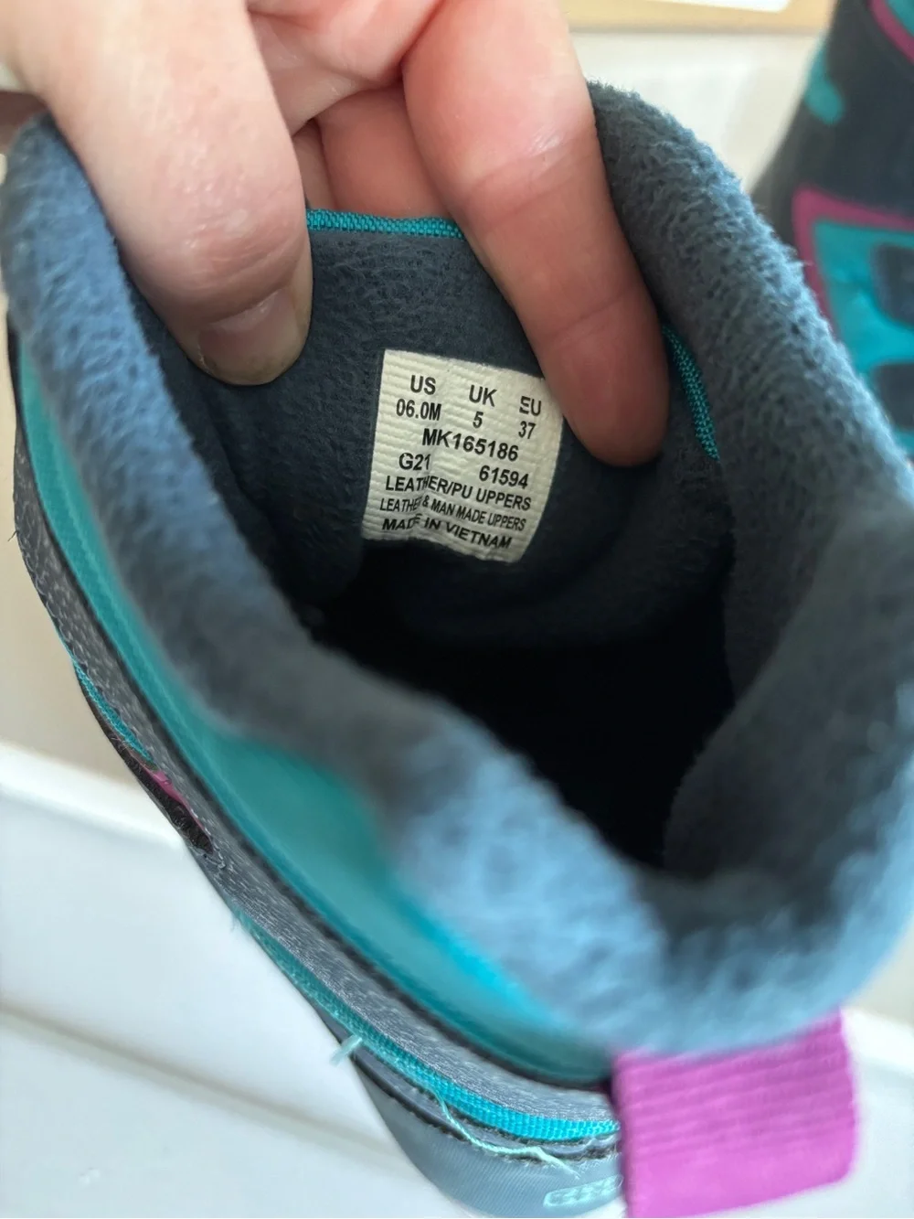 Girls Merrell Snow Bank Waterproof Boots in Navy/Turquoise size 6M EUC
